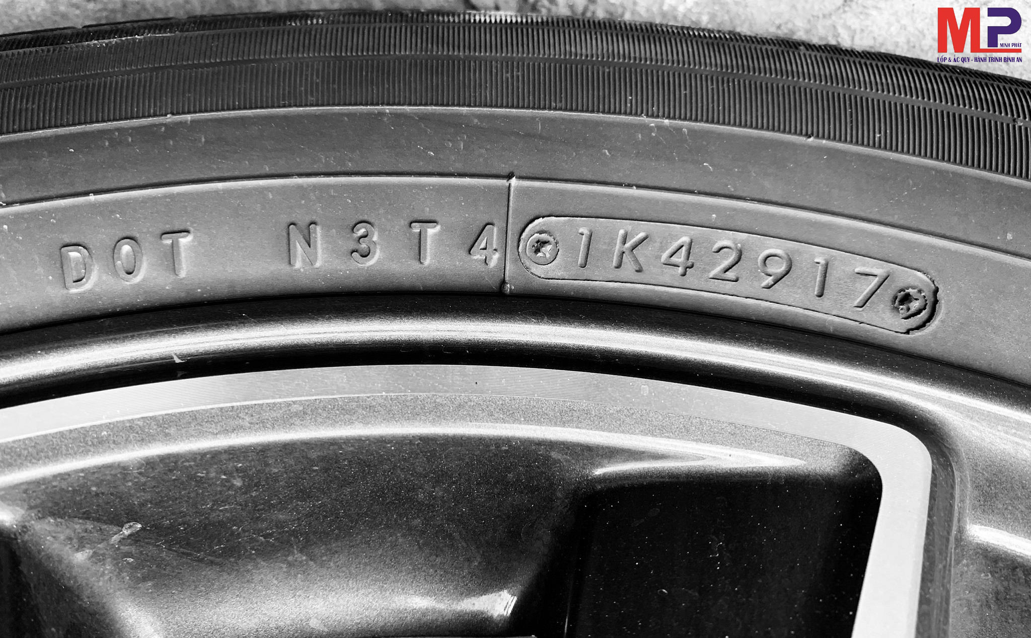 Kiểm tra ngày giờ sản xuất trên lốp xe