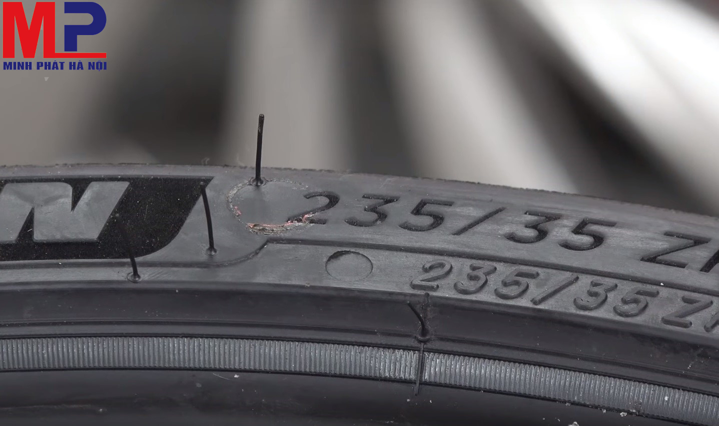 Chọn dòng lốp có thông số kỹ thuật in rõ ràng trên lốp