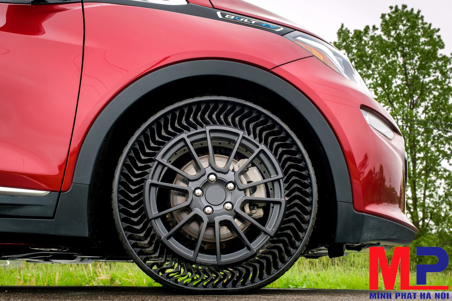 Vỏ xe ô tô Michelin thiết kế thông minh đạt tốc độ tối đa