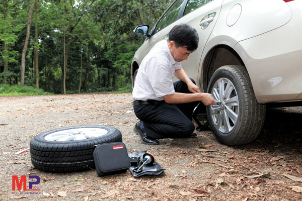 Thay lốp xe ô tô thì nên sử dụng những loại lốp nào ?