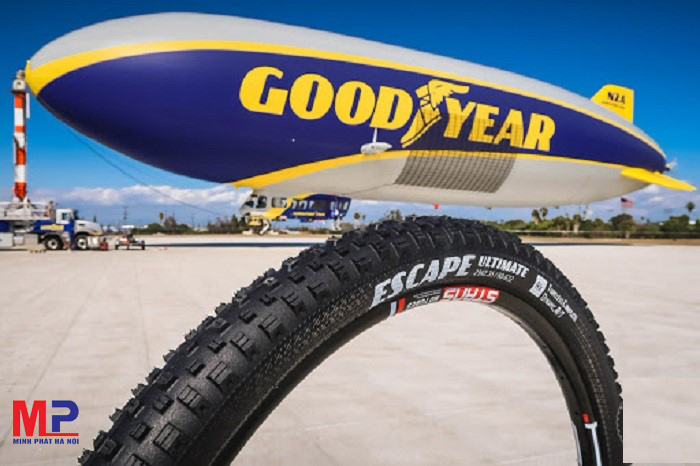 Năm 1985 công ty lốp xe Goodyear sản xuất lốp may bay đầu tiên cho mình