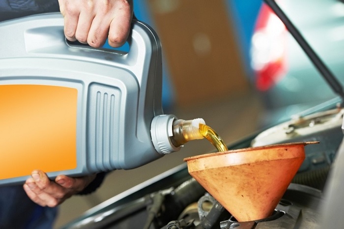 Chọn loại dầu nhớt động cơ phù hợp với xe và như cầu sử dụng
