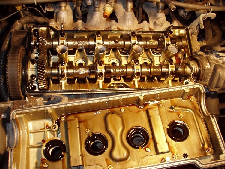 Động cơ ô tô làm sạch động cơ xe trong quá trình sử dụng
