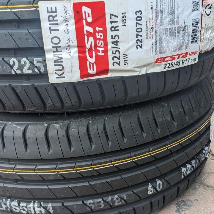 Lốp Kumho cho xe Hyundai Elantra cỡ 225/45R17 KU39